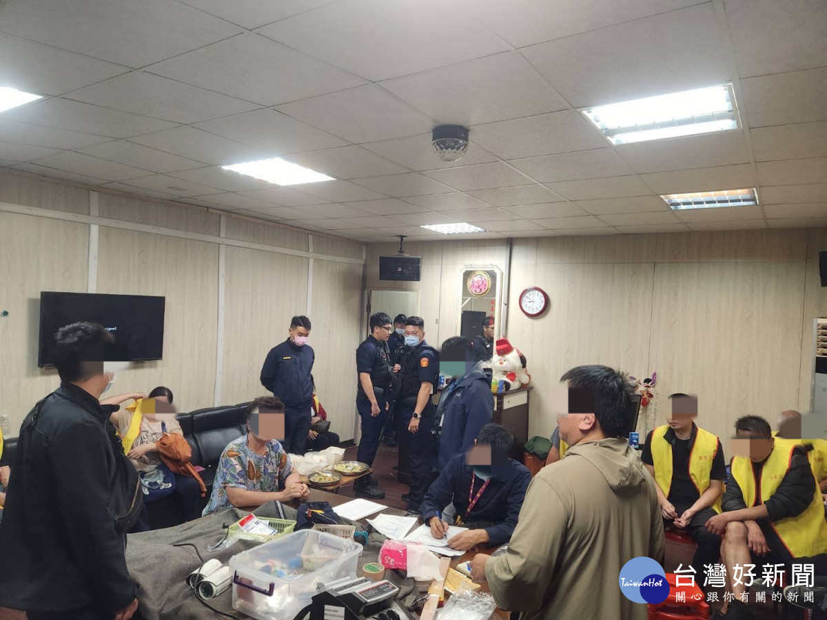 桃警團隊破獲推筒子職業賭場。