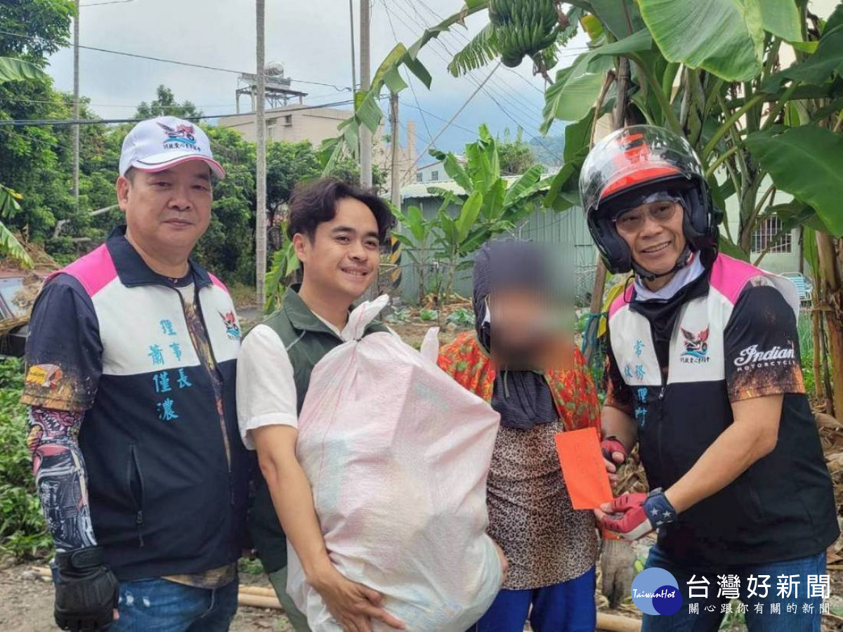 將愛心送進家門。(協會提供)