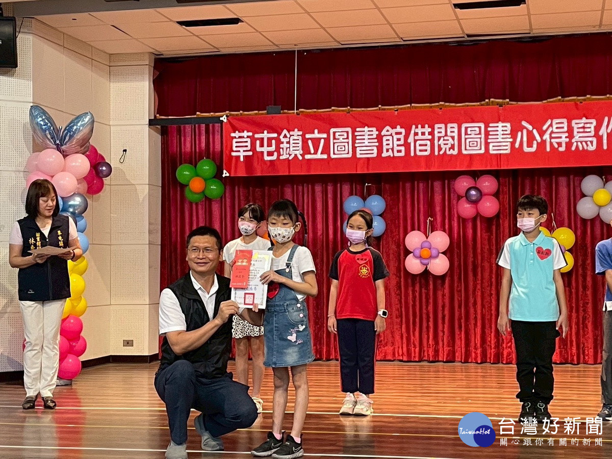 參賽同學增加作品也都精進。(草屯鎮公所提供)