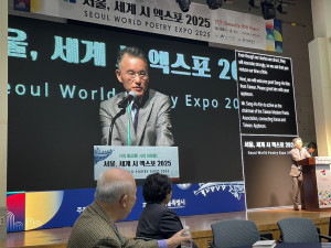 修平科大金尚浩院長出席首爾世界詩博覽會。林重鎣