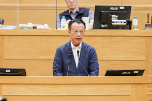 嘉義縣長翁章梁今天前往嘉義縣議會進行年度施政總報告／嘉義縣府提供