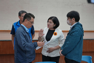 雲林縣長張麗善向交通部、鐵道局官員說明斗六鐵路立體化對於雲林發展至關重要／翻攝照片