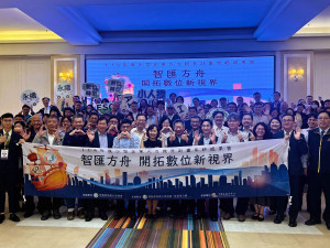 勞動部雲嘉南分署113年「小型企業人力提升計畫」成果發表會，現場除成果展示外，還有企業經驗分享，超過100位企業及訓練單位代表到場觀摩交流。