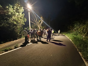 登山團受困山區無助待援，大溪警暖心協助脫困平安返家。