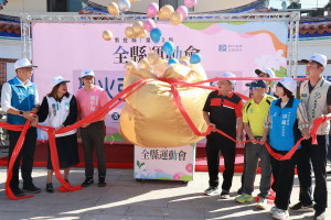 來賓為縣運宣告11/8日開幕。（縣府提供）