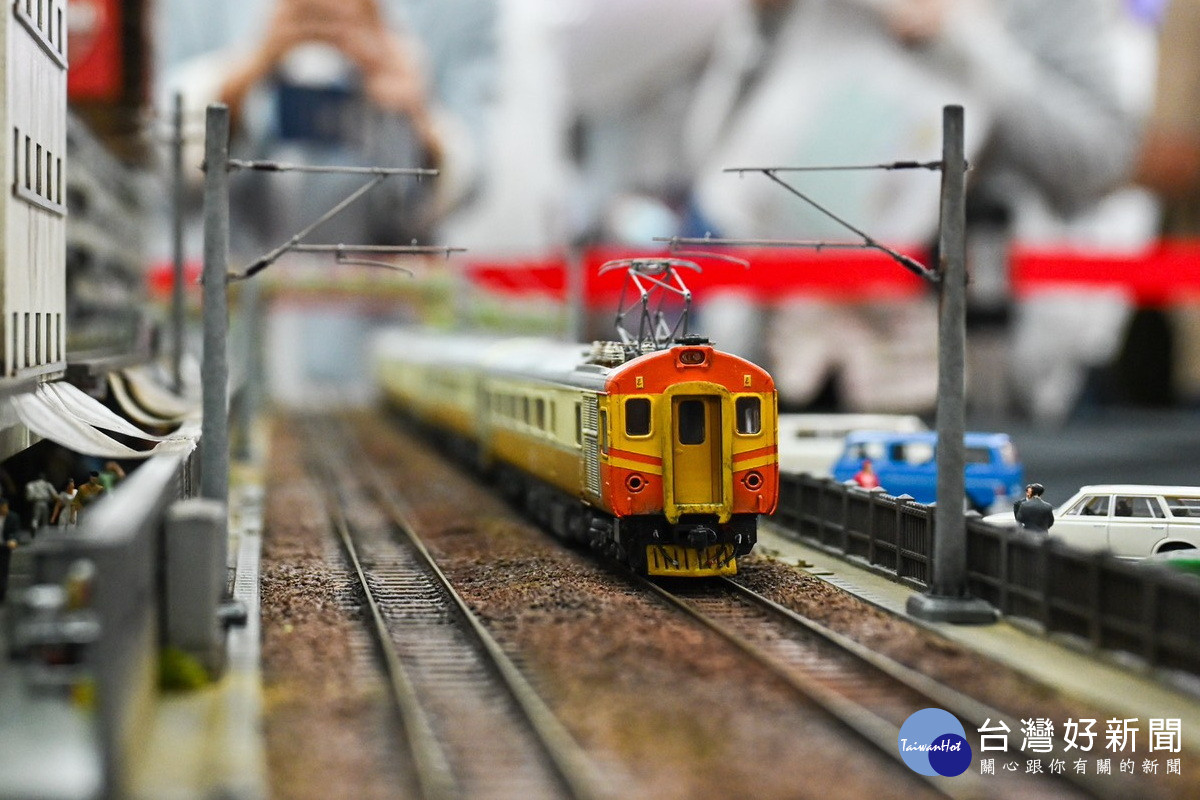 「2025富岡鐵道藝術生活節」記者會中鐵道模型。<br />
