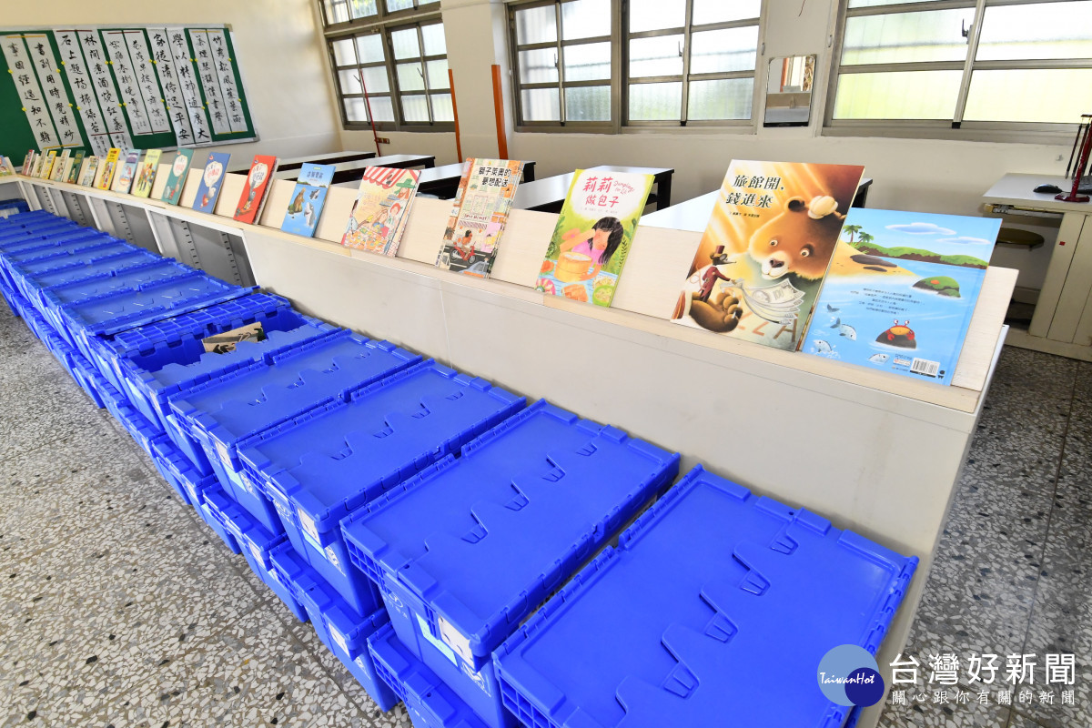 兆豐證券捐建彰化首座「理財愛的書庫」,跨域結合閱讀與理財教育。圖/記者鄧富珍翻攝
