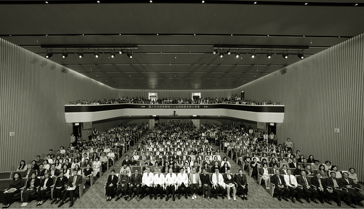 羅大佑老師音樂分享會座無虛席,長庚醫院同仁享受了一個難得的午間溫馨活動。(長庚醫院提供)