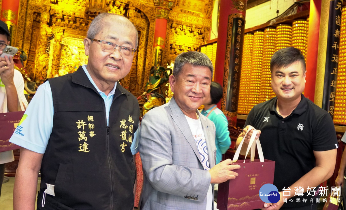 「雙媽會」應援關鍵勝利有神助　    樂天奪冠至慈護宮還願
