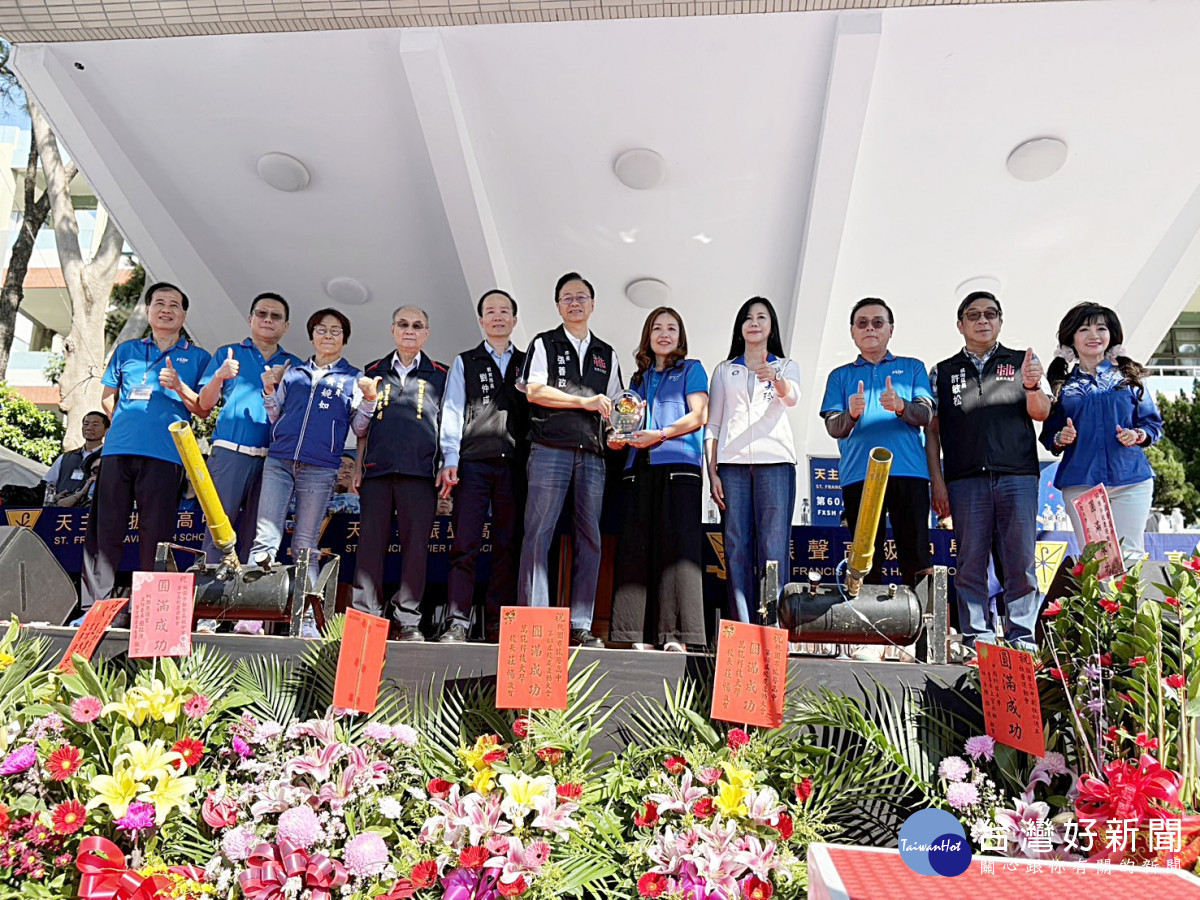 張善政市長、蘇俊賓副市長出席振聲高中校慶        與師生歡慶學校60歲生日