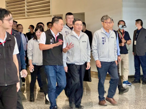 蘇副市長與行政院卓院長交流防疫作為。