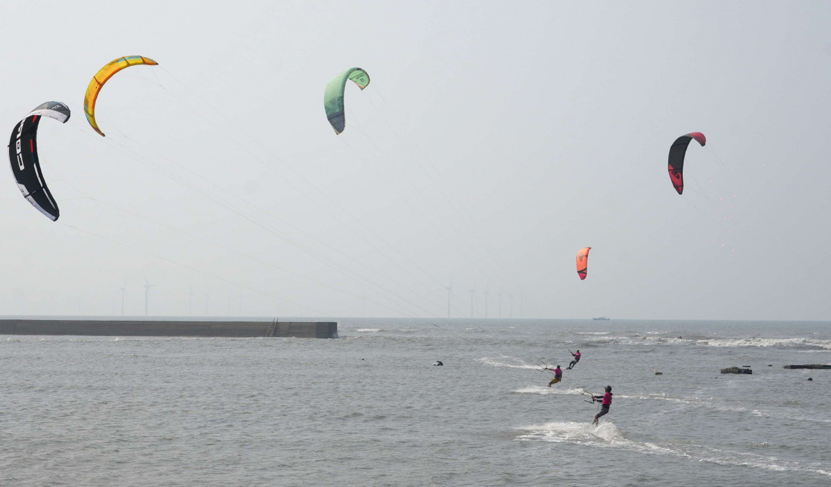 「2025雲林縣第五屆風箏衝浪公開賽及體驗活動」今天在四湖鄉三條崙海水浴場盛大登場/翻攝照片
