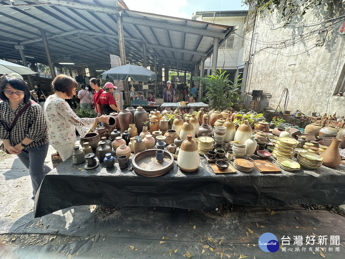 尋寶市場裡藏著不少好物供選擇。(記者扶小萍攝)