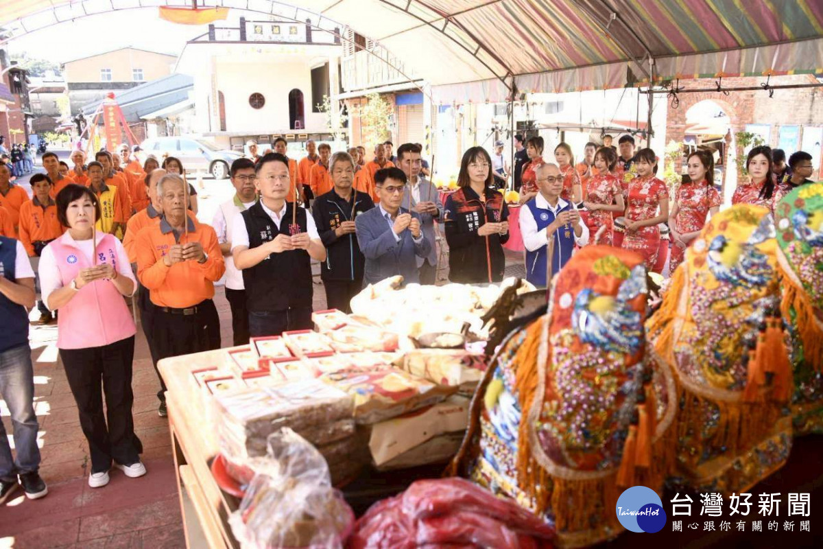 副市長蘇俊賓參香祈福。