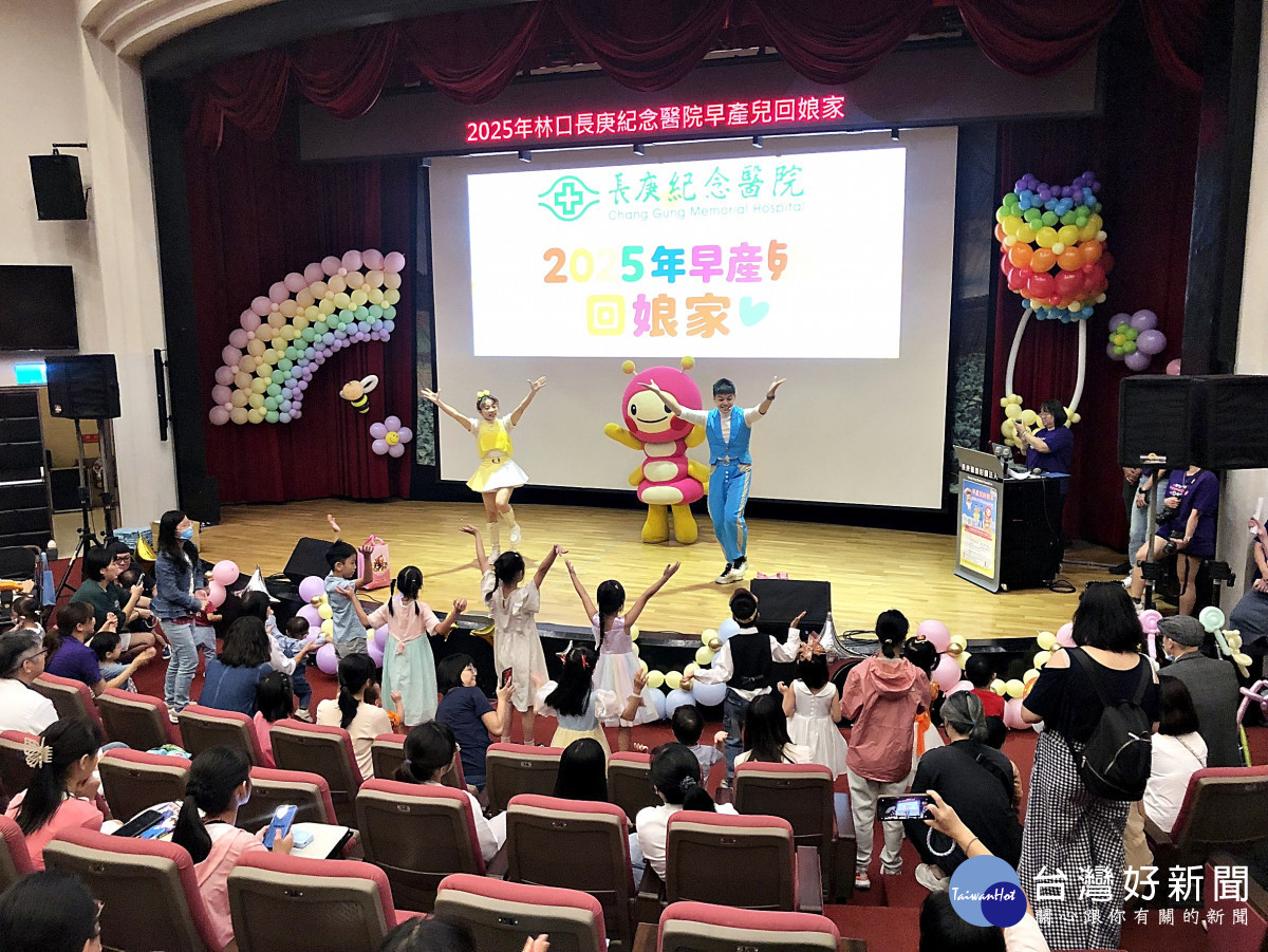 大樹哥哥、泡芙姐姐與小朋友歡樂共舞