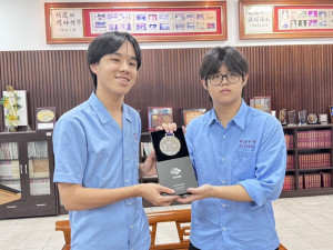 許隊長和周隊長。林重鎣