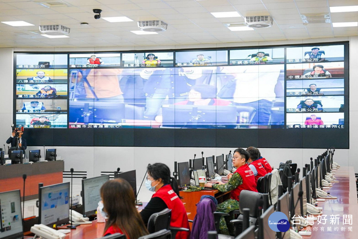 鳳凰颱風來襲桃園市政府災害應變中心二級開設。
