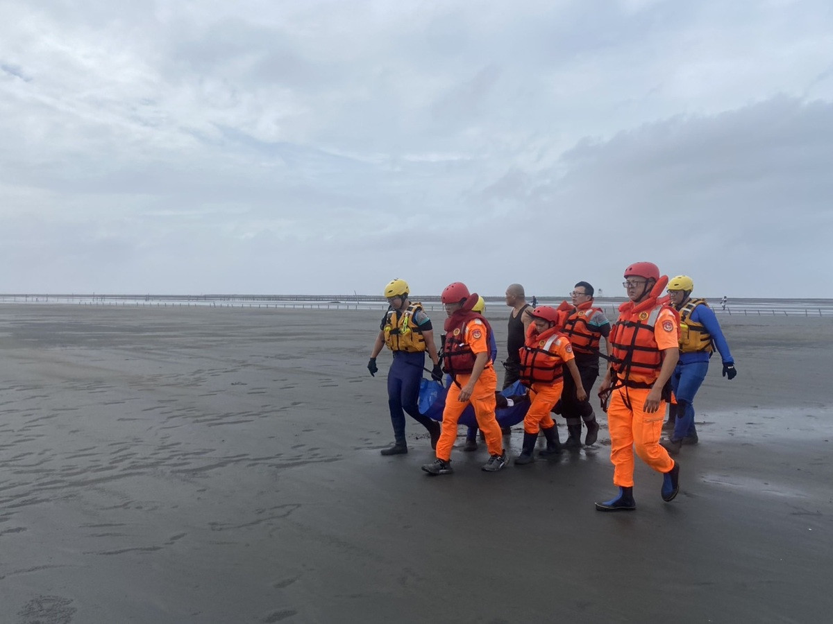 海巡獲報即刻救援暈厥民眾   呼籲颱風期間慎防水域危險