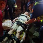 楊梅警助失智長者返家。