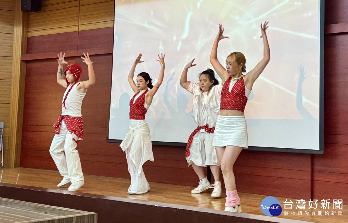 Okulo舞團開場熱力表演。