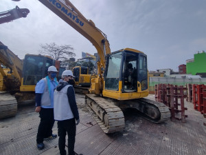 工地巡查配合施工機具調查作業。