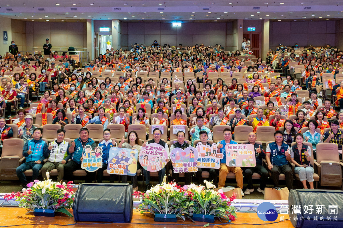 桃園市長張善政出席『志願閃耀.綻放榮耀』—桃園市114年志願服務獎勵表揚活動。<br />
