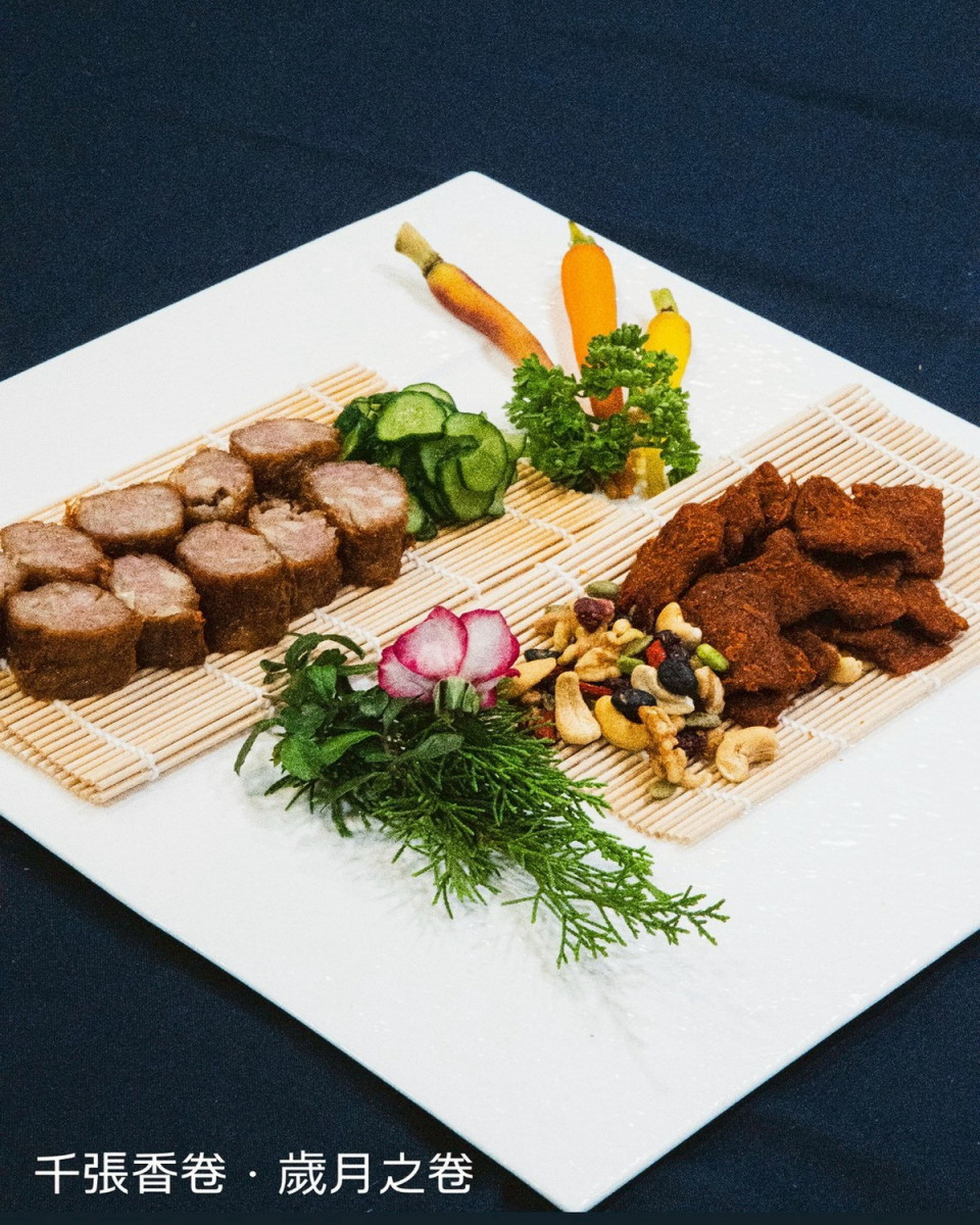 「2025植感桃園大溪豆干節」黑白大廚鄭智善打造「十桌十一味」的桃園秋夜味覺盛宴。