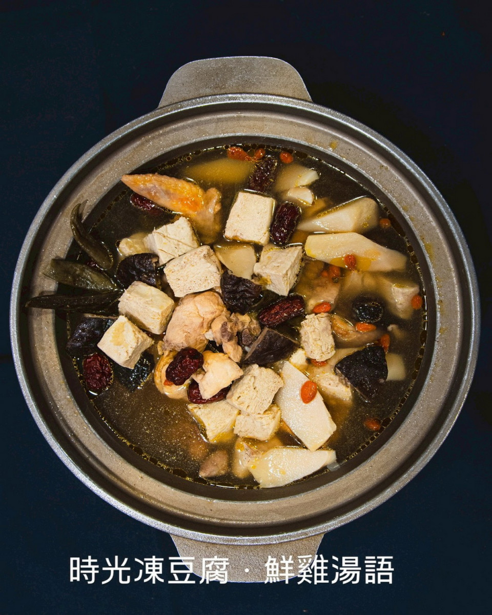 「2025植感桃園大溪豆干節」黑白大廚鄭智善打造「十桌十一味」的桃園秋夜味覺盛宴。