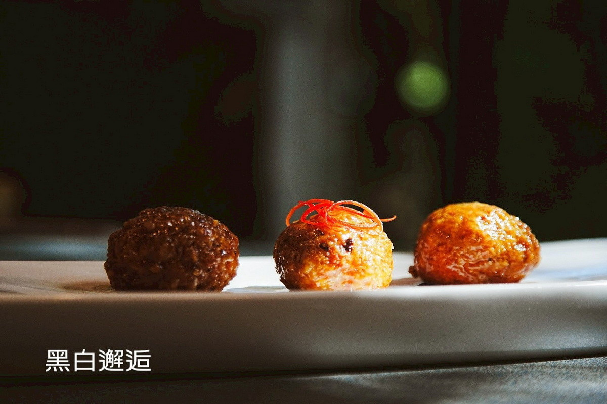 「2025植感桃園大溪豆干節」黑白大廚鄭智善打造「十桌十一味」的桃園秋夜味覺盛宴。