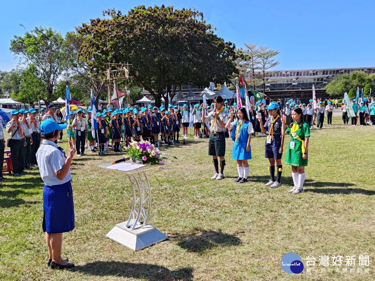 彰化縣社區暨各級學校童軍女童軍聯合大露,400人熱情參與展現團隊精神。圖/彰化縣政府提供
