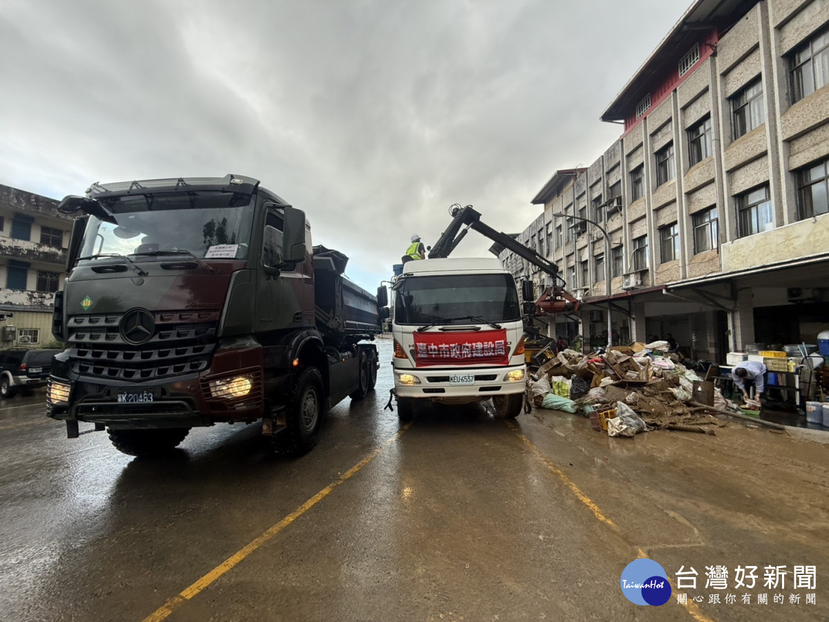 救災任務深入蘇澳各社區協助廢棄物集堆、分類。