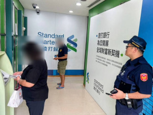 普發現金ATM領取首日，蘆竹警力巡守維護治安與反詐。