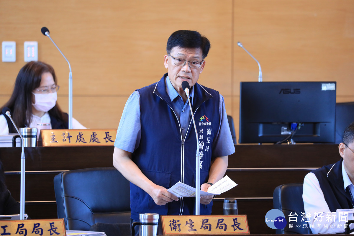 中市衛生局長曾梓展公布35家下游業者名單。