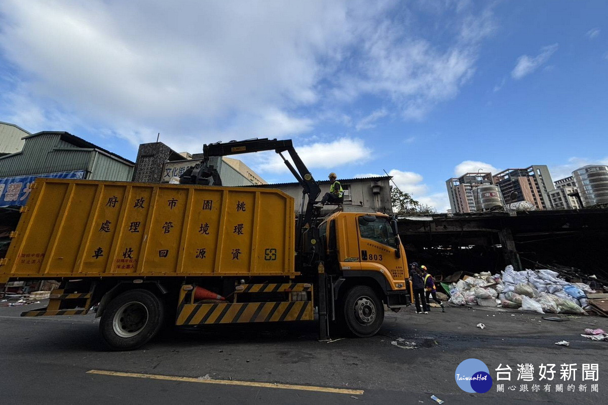 桃園區南門市場11/17上午7時起進行災損拆除工作。