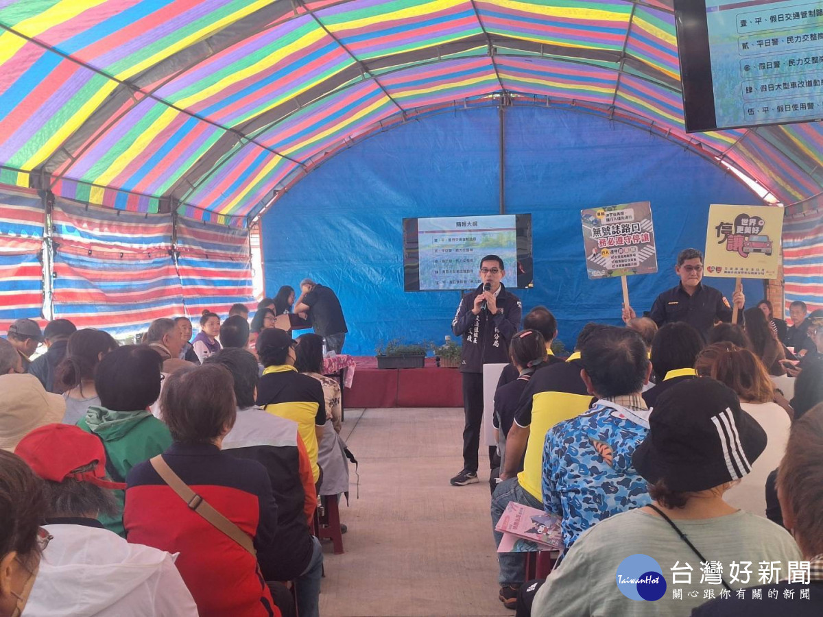 楊梅分局積極走入社區,推廣交通安全與反詐騙觀念。<br />