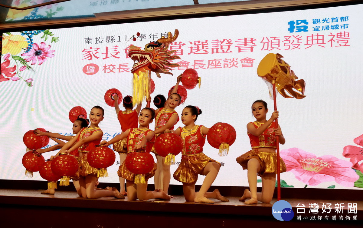 南投舞蹈團推出精湛舞蹈揭序幕。(記者扶小萍攝)