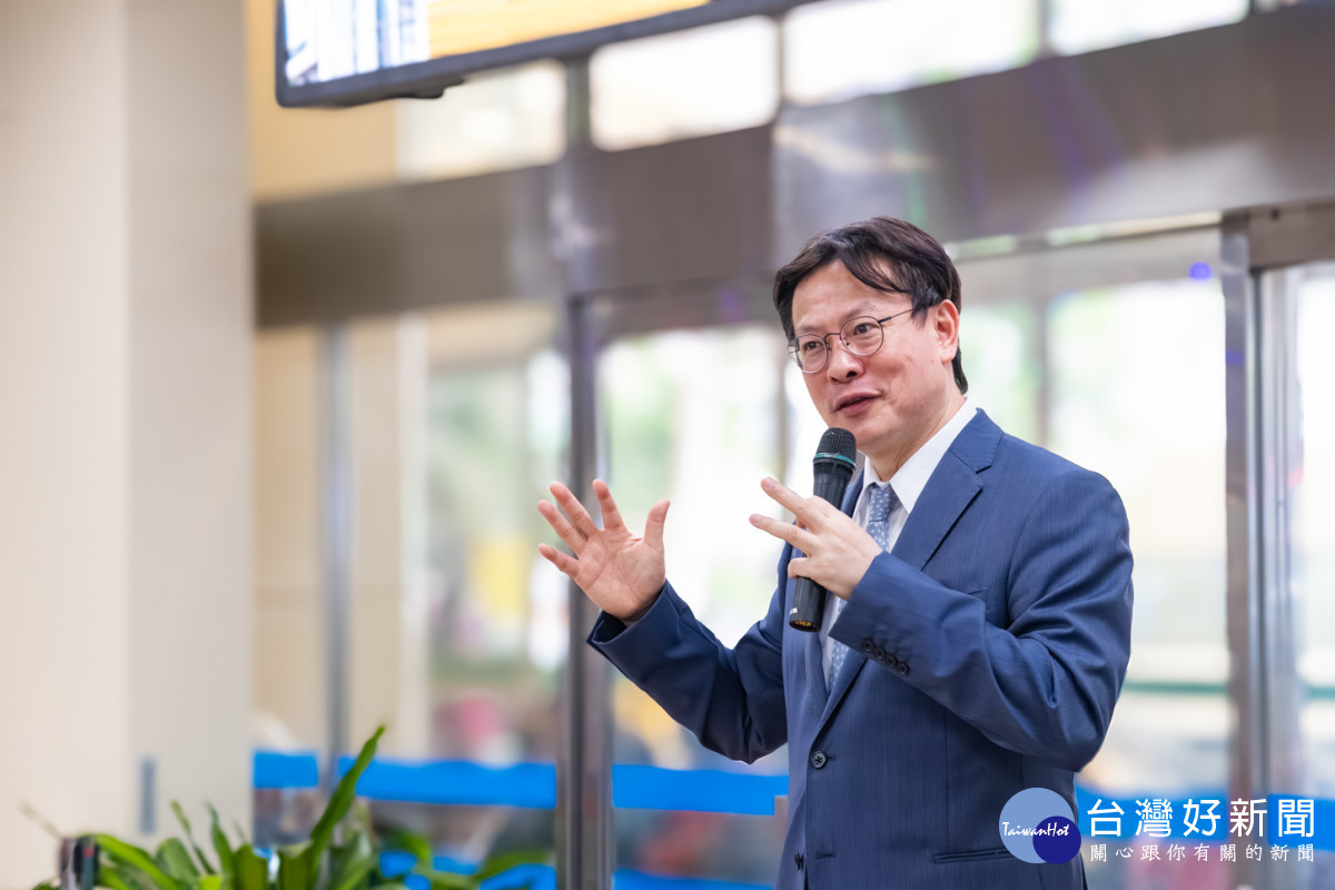 陳穆寬總院長表示,醫療交通車象徵落實「以病人為中心」,為偏鄉弱勢家庭減輕就醫奔波,以行動回應社區需求。圖/彰基醫院提供