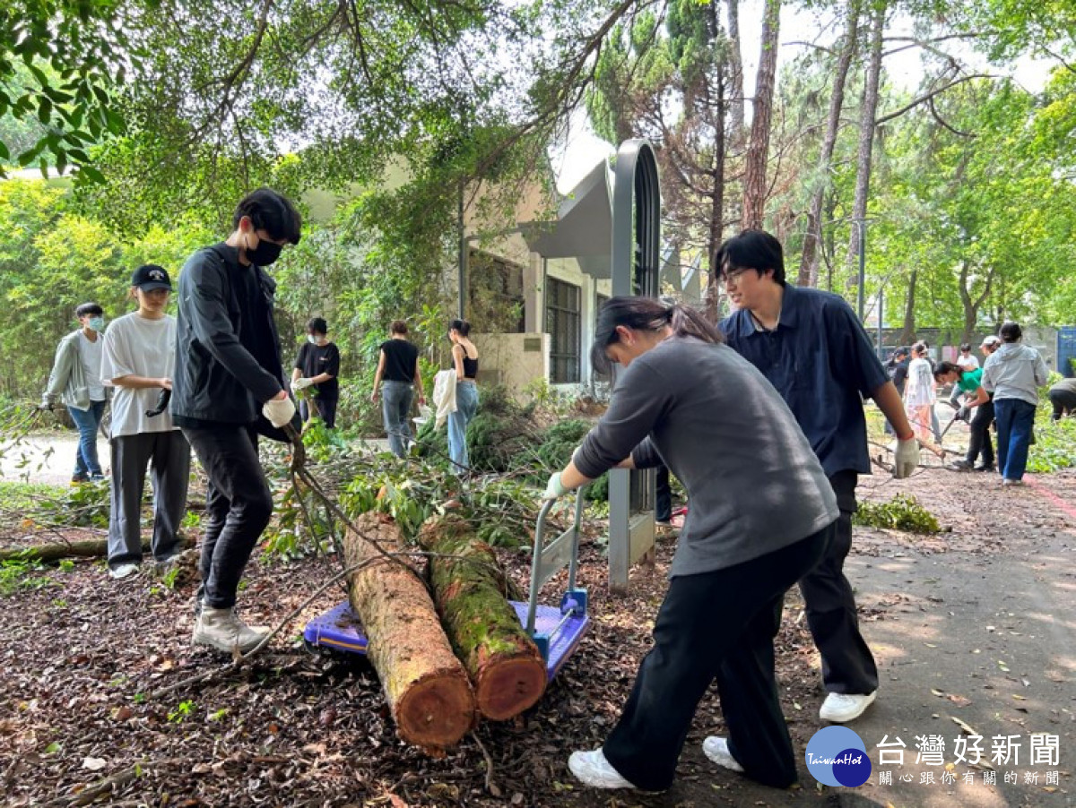 中原大學設計學院舉辦植栽整頓活動,師生與校友合力打造生態友善校園。
