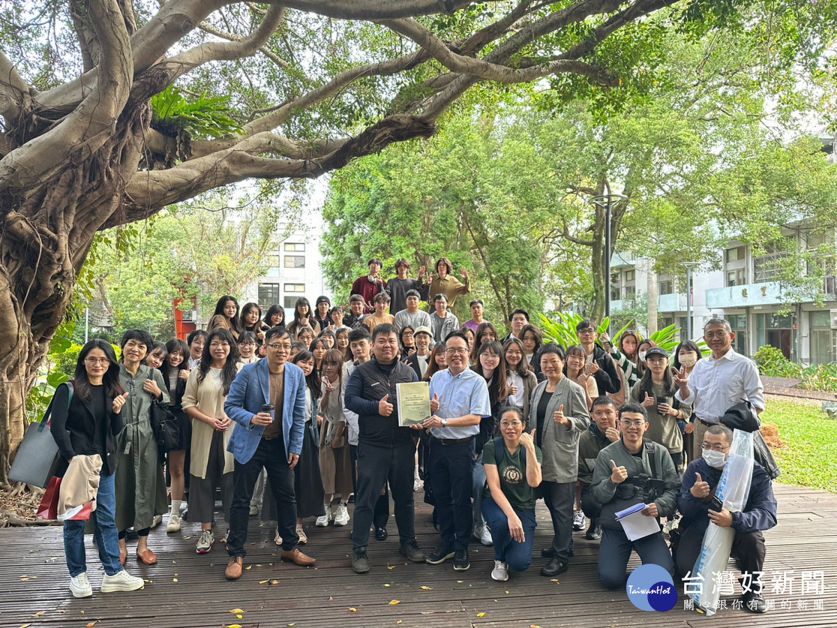 中原大學地景建築系師生與桃園市政府水利局攜手合作,共創永續校園環境。