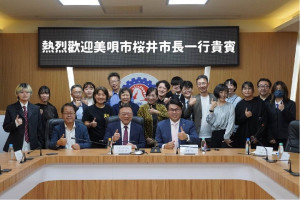 日本北海道美唄市市長桜井恒率團造訪中華大學。