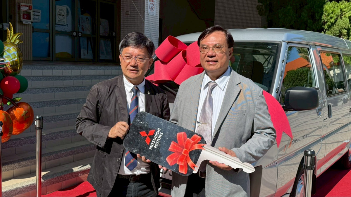 建國科大校友總會力挺母校招生,慷慨捐贈全新得利卡助攻校務發展。圖/建國科大提供