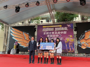 明台高中寵物經營科師生研發樂齡機能餅。林重鎣