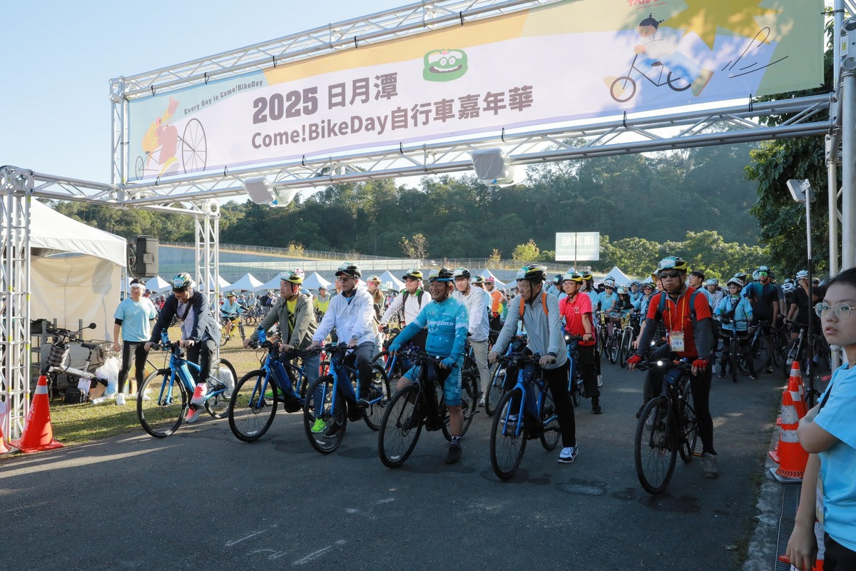 挑戰的熱血車友陸續出發了！