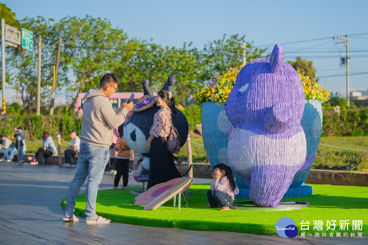 「2025桃園仙草嘉年華」活動吸引親子們前來打卡遊玩。<br />