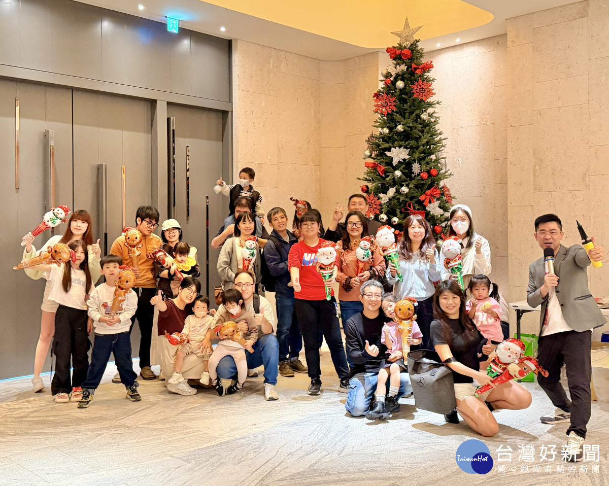 豐邑集團也將於全台多個社區陸續舉辦聖誕活動與公益市集，分享愛與祝福給更多家庭。