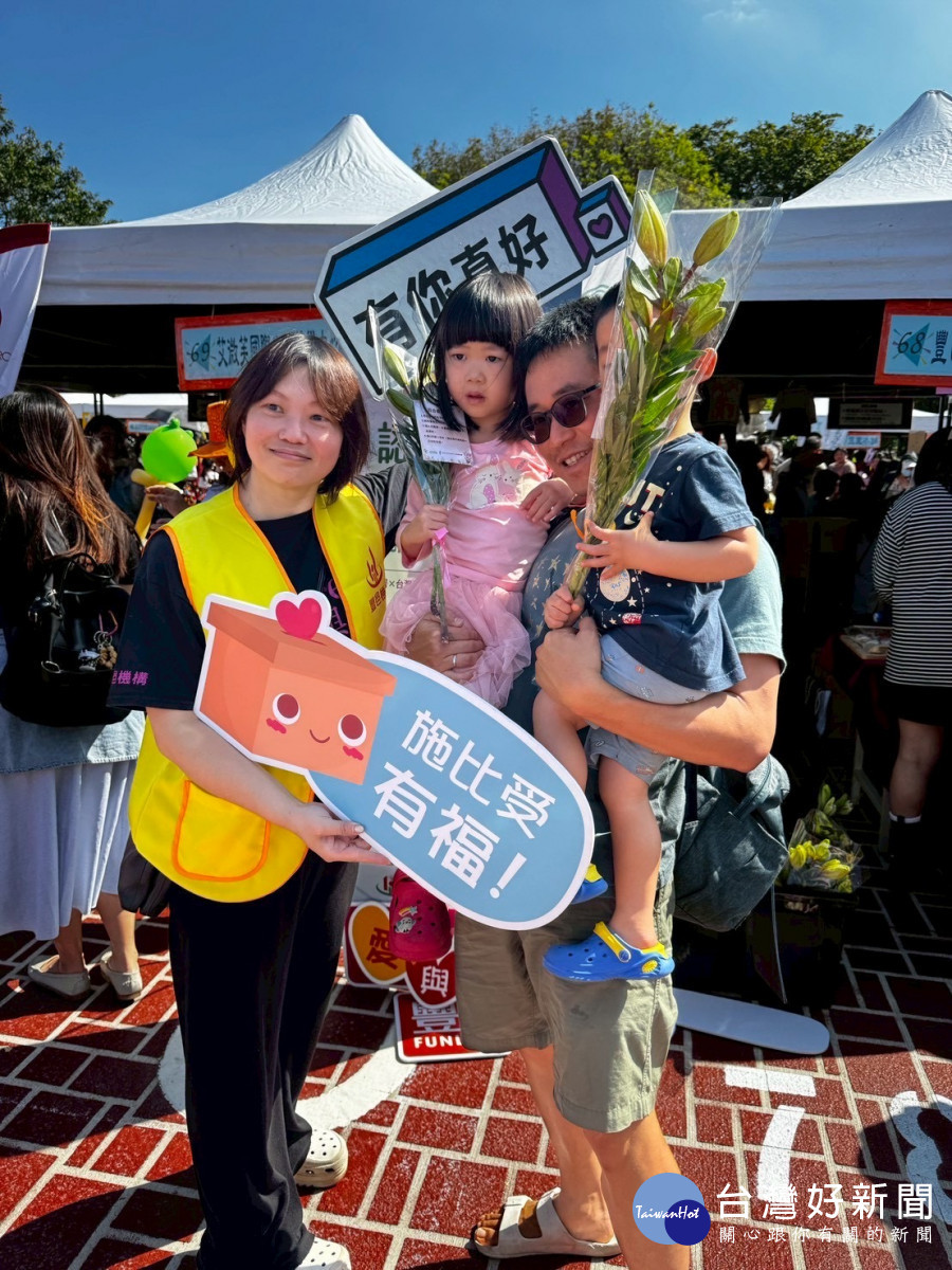 豐邑集團攜手新竹喜來登大飯店、新竹家扶中心，舉辦「家扶傳愛·冬暖同行公益義賣活動」。