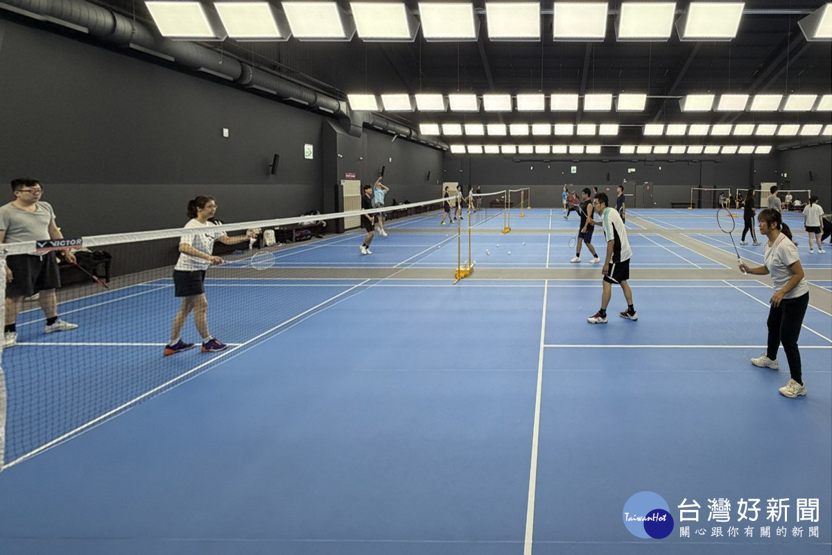 Sklub桃鶯店採9米挑高設計、佔地350坪，場內設備新穎先進。<br />
