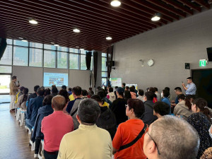 住都中心向大華八街災損戶和周邊鄰地所有權人說明。