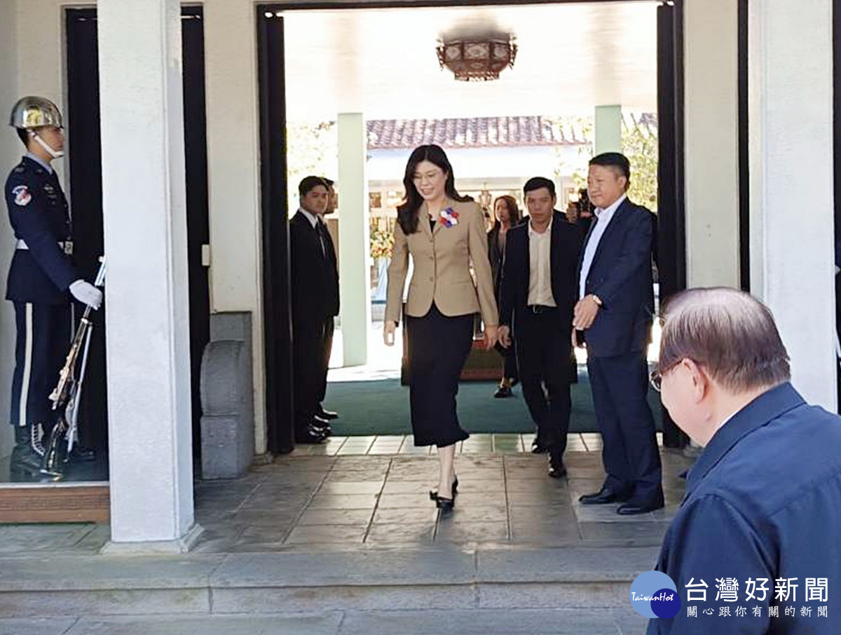 國民黨主席鄭麗文先後赴慈湖、頭寮謁陵       呼籲護民主、拚和平、拚經濟