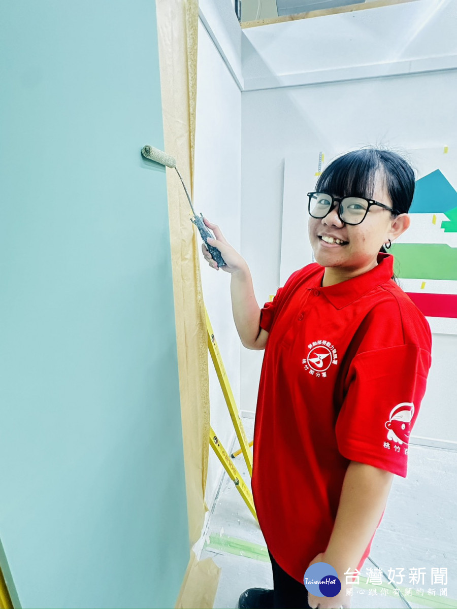 桃竹苗分署培訓「漆作裝潢」青少年組國手黃奕樺，將代表台灣出戰亞洲賽。<br />
